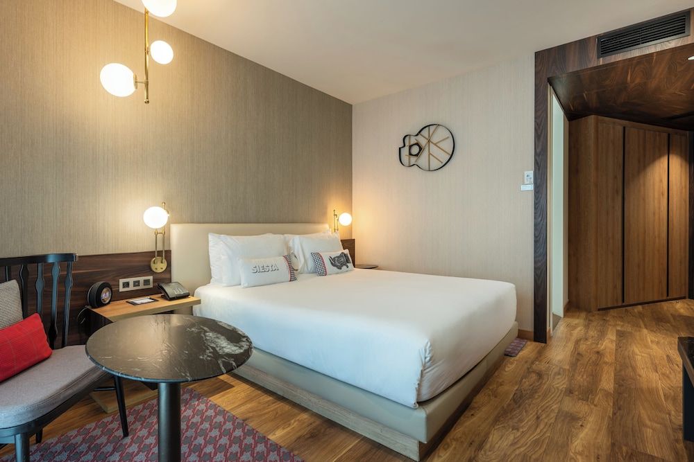 Hyatt Centric Gran Via Madrid Room, 1 King Bed 2