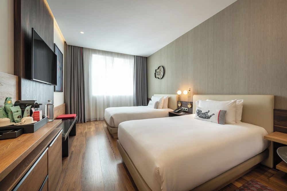 undefined Hyatt Centric Gran Via Madrid 9