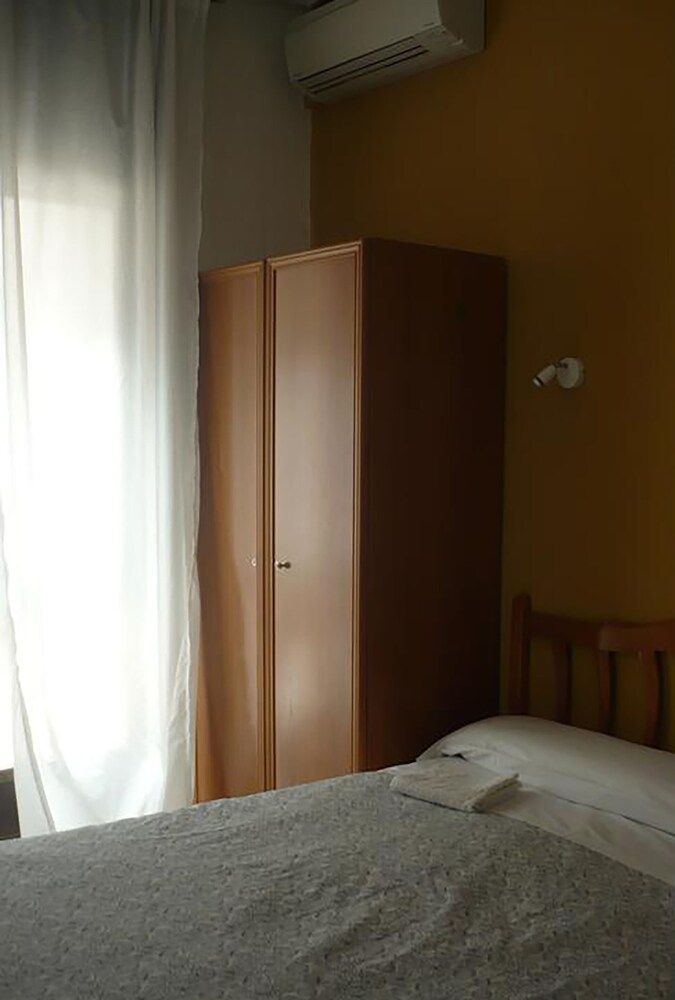 Hostal Fuencarral Kryse Single Room, Shared Bathroom 2