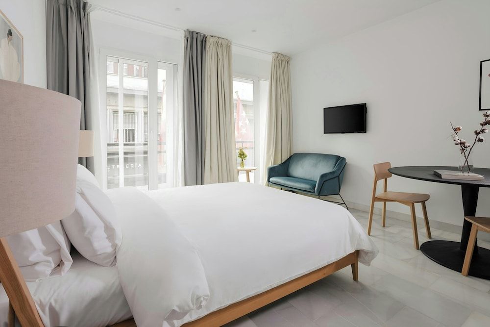 Sonder by Marriott Bonvoy Santa Ana Apartments Las Letras Studio, 1 Queen Bed, Balcony 3