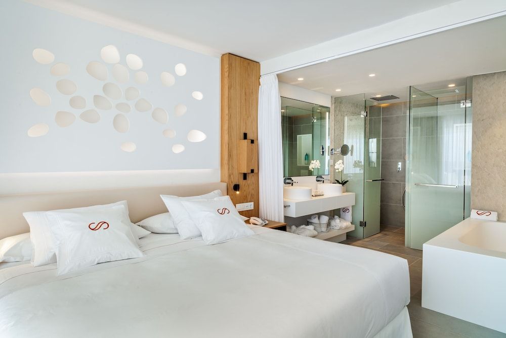 Royal Hideaway Corales Suites, part of Barceló Hotel Group Deluxe Suite 10