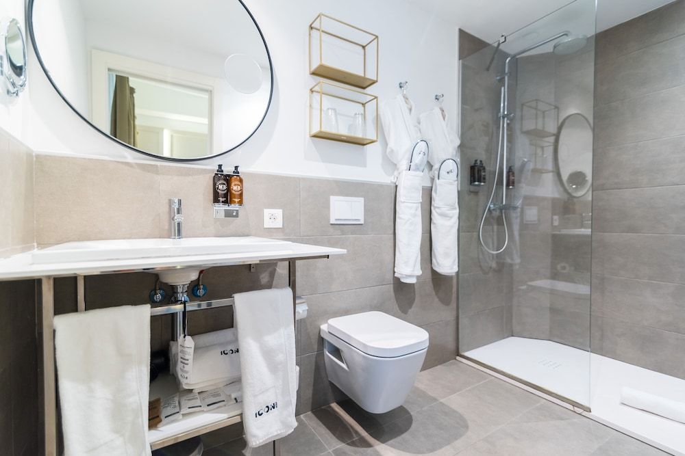 ICON Rosetó Standard Double Room 5