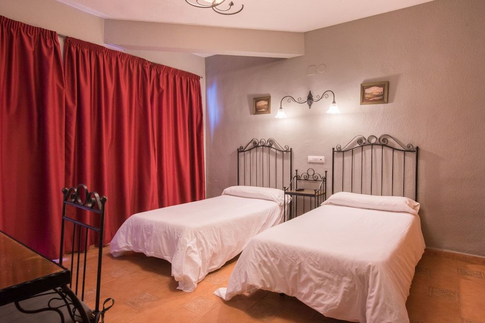 Twin Room (2 adults)