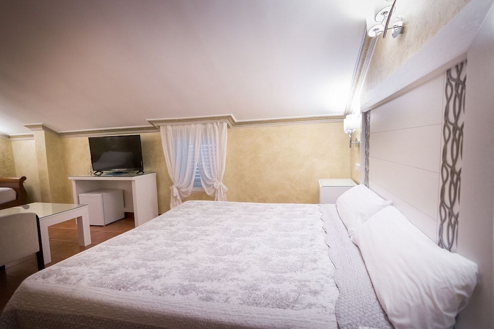 Hotel Abadía Camino Santiago Triple Penthouse, Jetted Tub (no elevator) 7