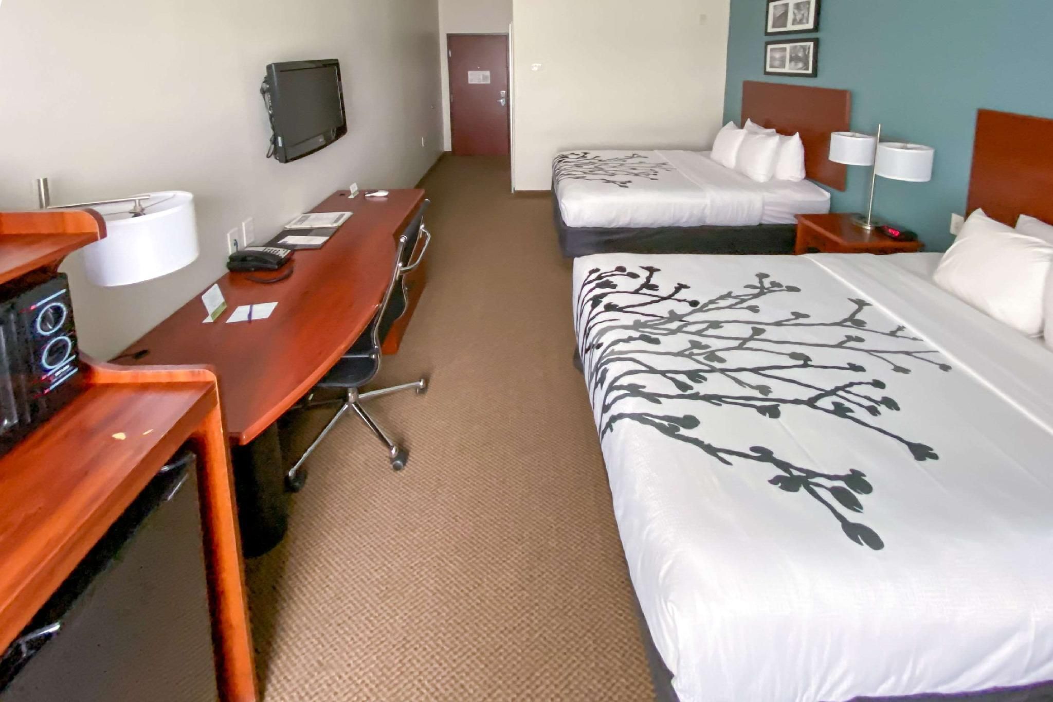 2 Queen Beds, Nonsmoking, Accessible