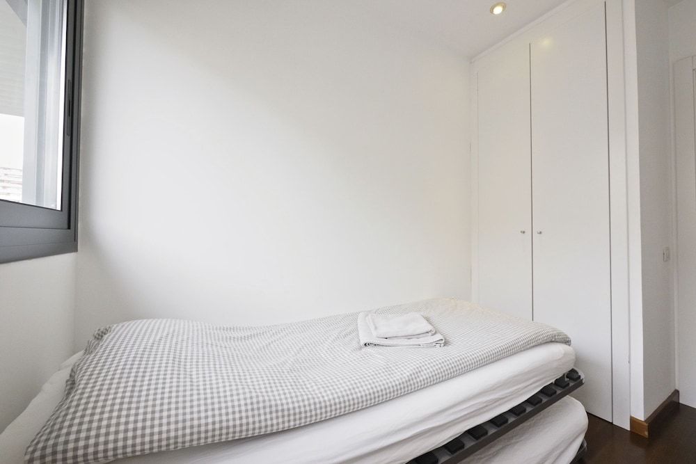 City Apartment, 3 Bedrooms, Terrace