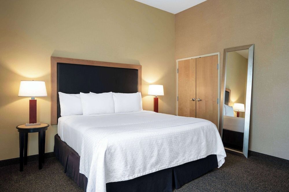 Suite, 1 King Bed, Non Smoking