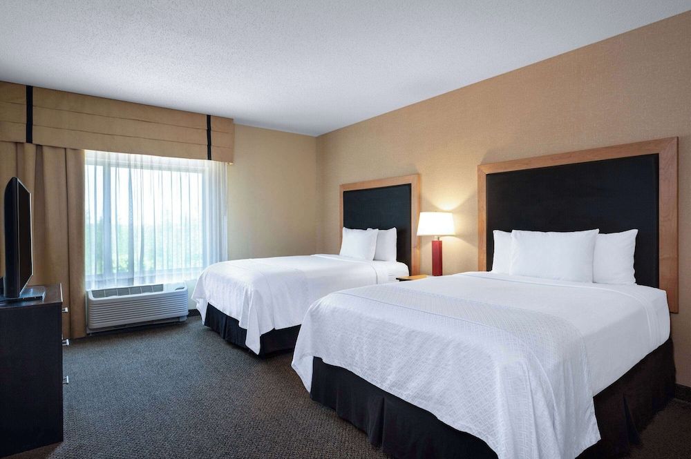 Suite, 2 Queen Beds, Non Smoking