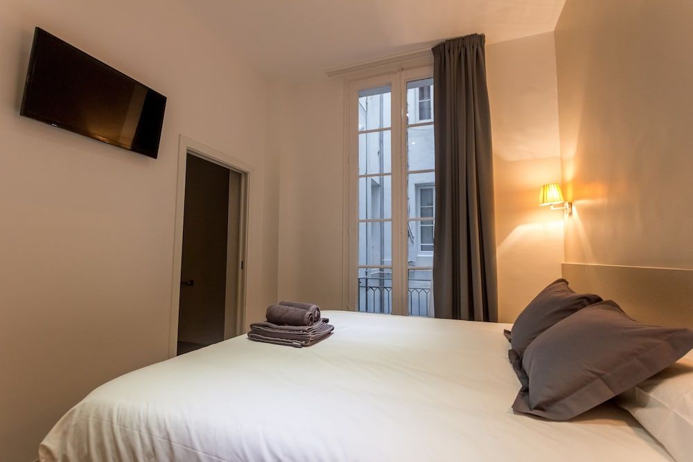 Hostalin Barcelona Pg de Gràcia Standard Double Room, No View 2