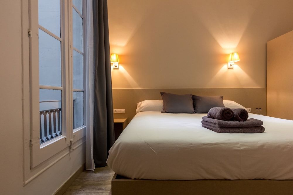 Hostalin Barcelona Pg de Gràcia Standard Double Room, No View 4