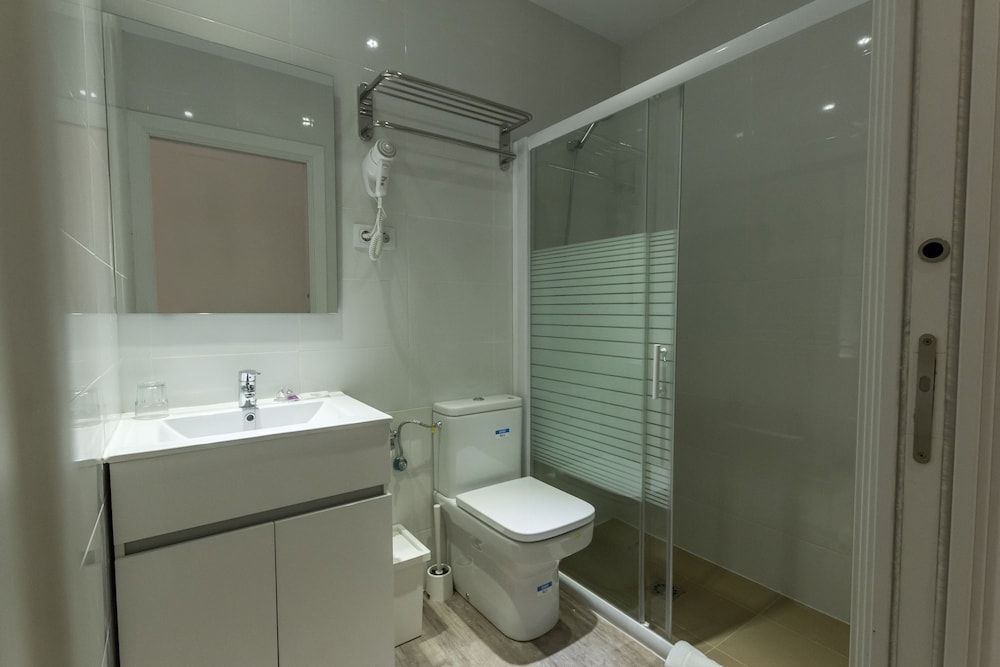 Hostalin Barcelona Pg de Gràcia Standard Double Room, No View 6