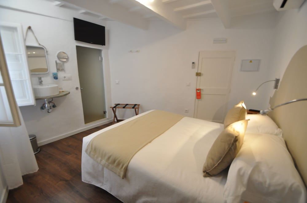 Port Antic Ciutadella  by My Rooms Hotels Economy Double Room 3