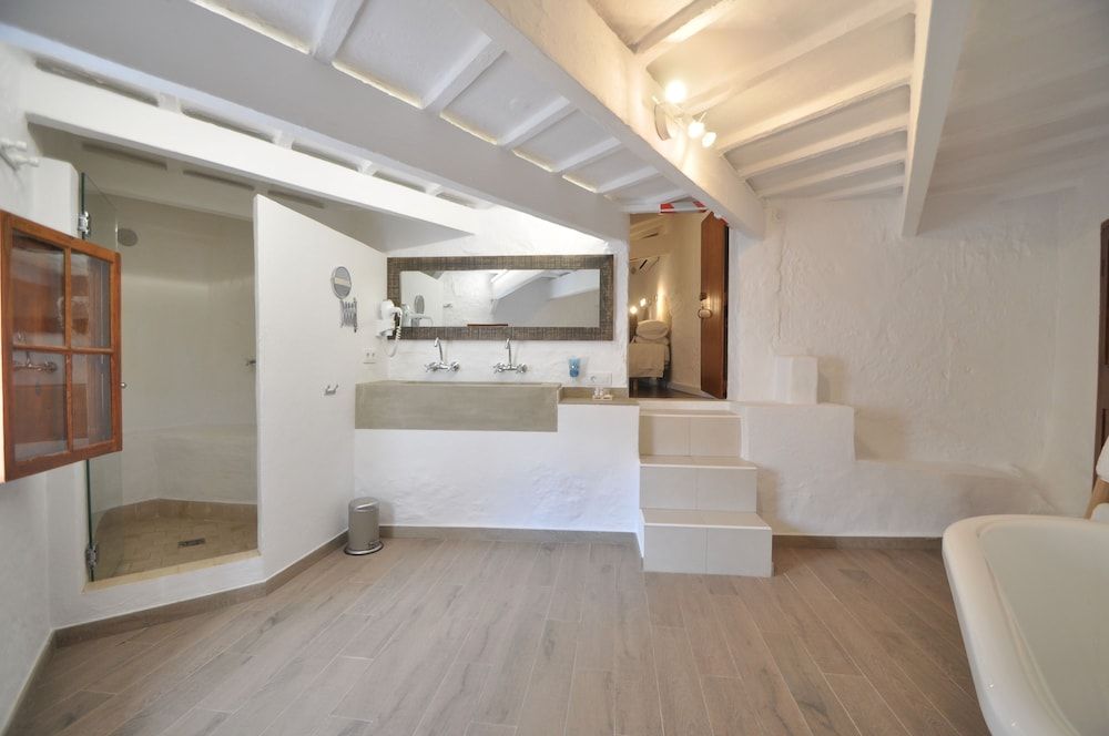 Port Antic Ciutadella  by My Rooms Hotels Family Suite, 2 Bedrooms 8