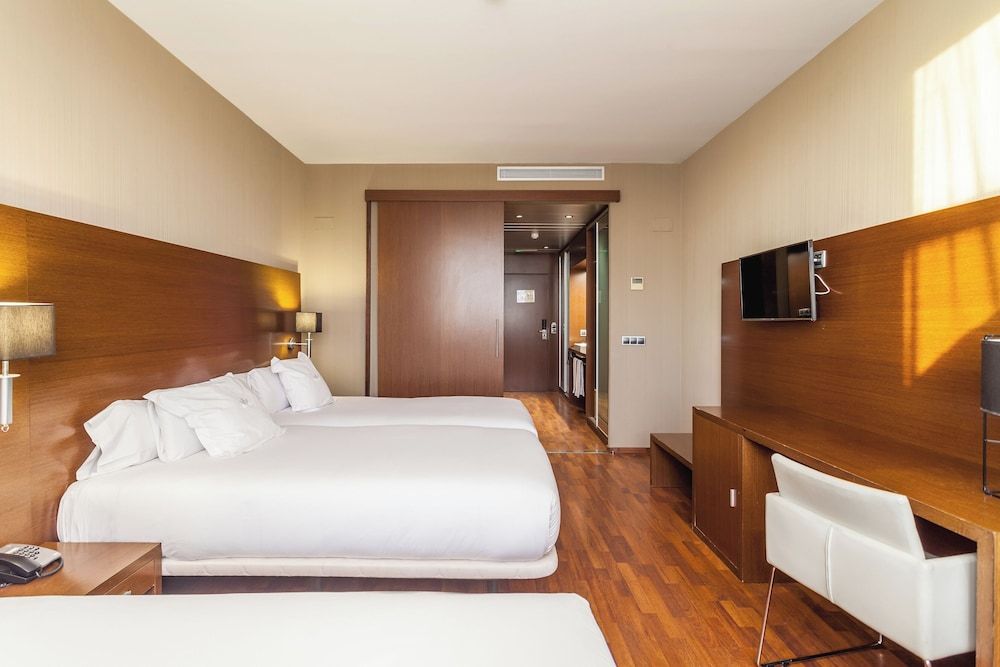 AZZ Valencia Congress Hotel & Spa Triple Room 3