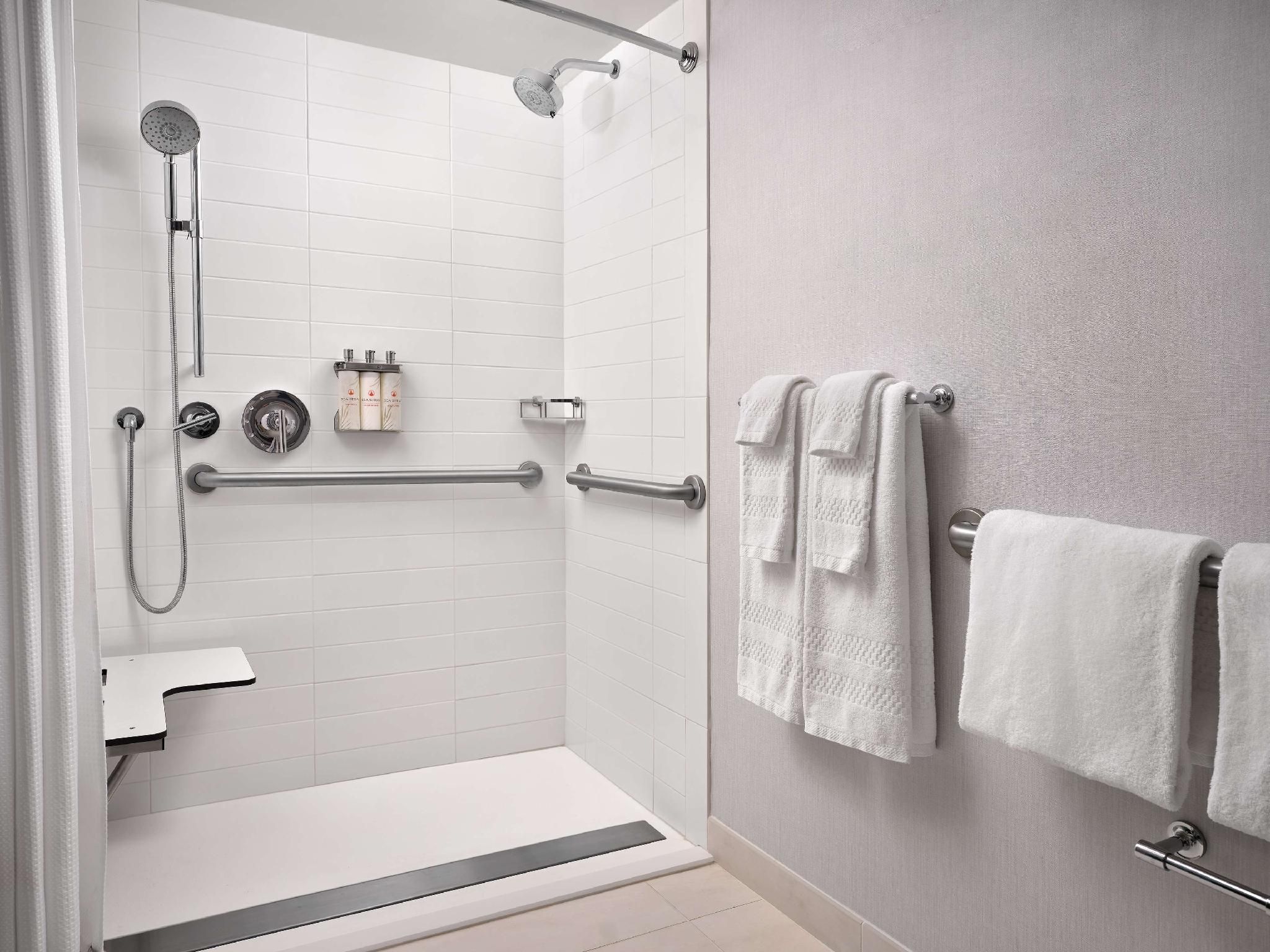 Cabana - 1 King Mobility Access Ri Shower