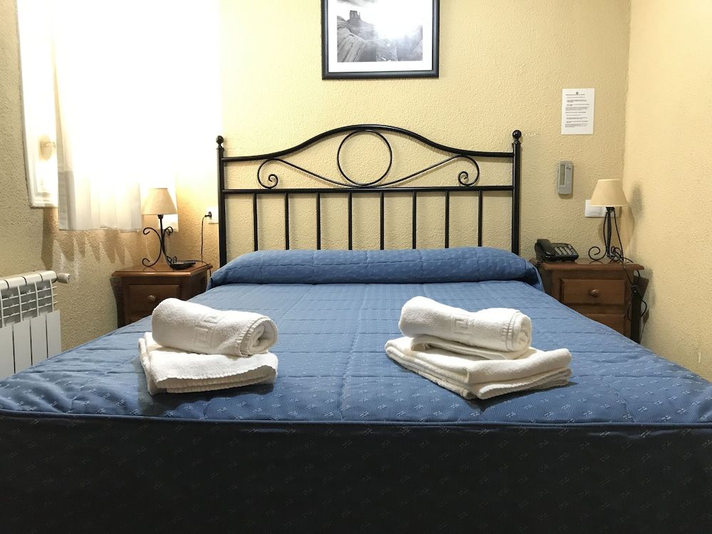 Hostal El Pilar Double Room, Private Bathroom 18