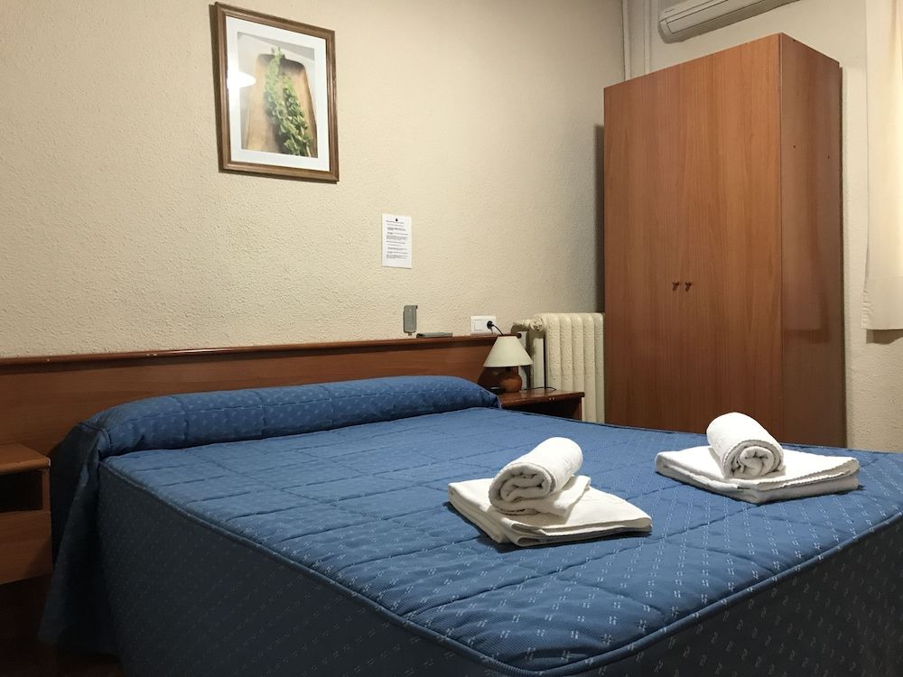 Hostal El Pilar Double Room, Private Bathroom 21