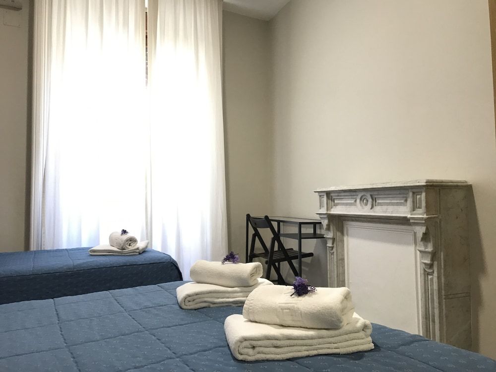 Hostal El Pilar Triple Room, Private Bathroom 15