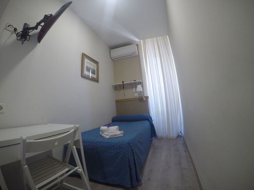 undefined Hostal El Pilar 7