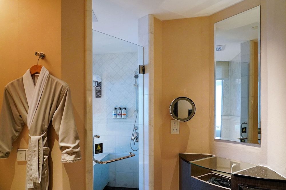 Pullman Shanghai Central-in XinTianDi & Yu Garden Area Superior Room, 2 Twin Beds 6