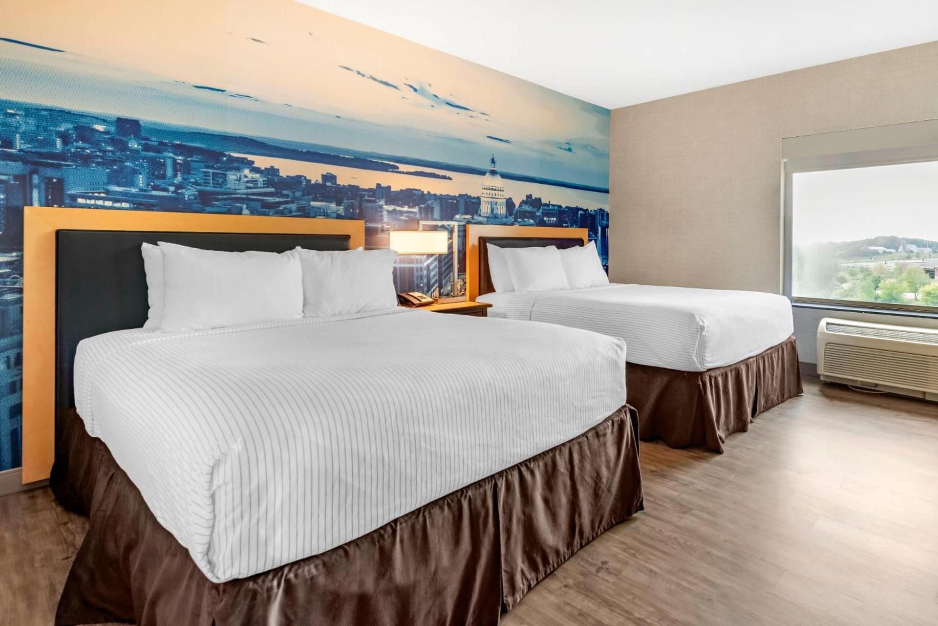 2 Queen Beds, Suite, Nonsmoking