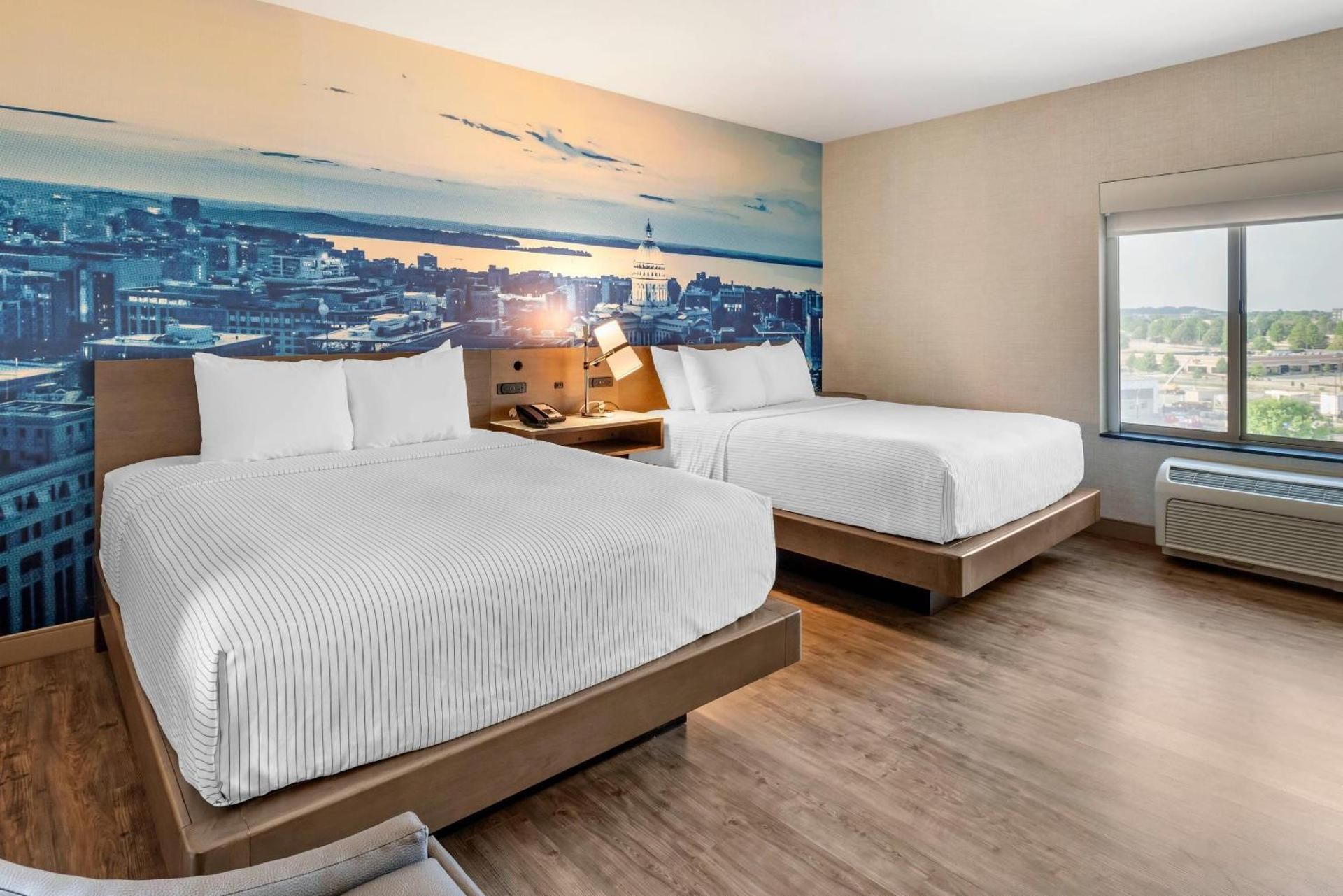 2 Queen Beds, Suite, Nonsmoking