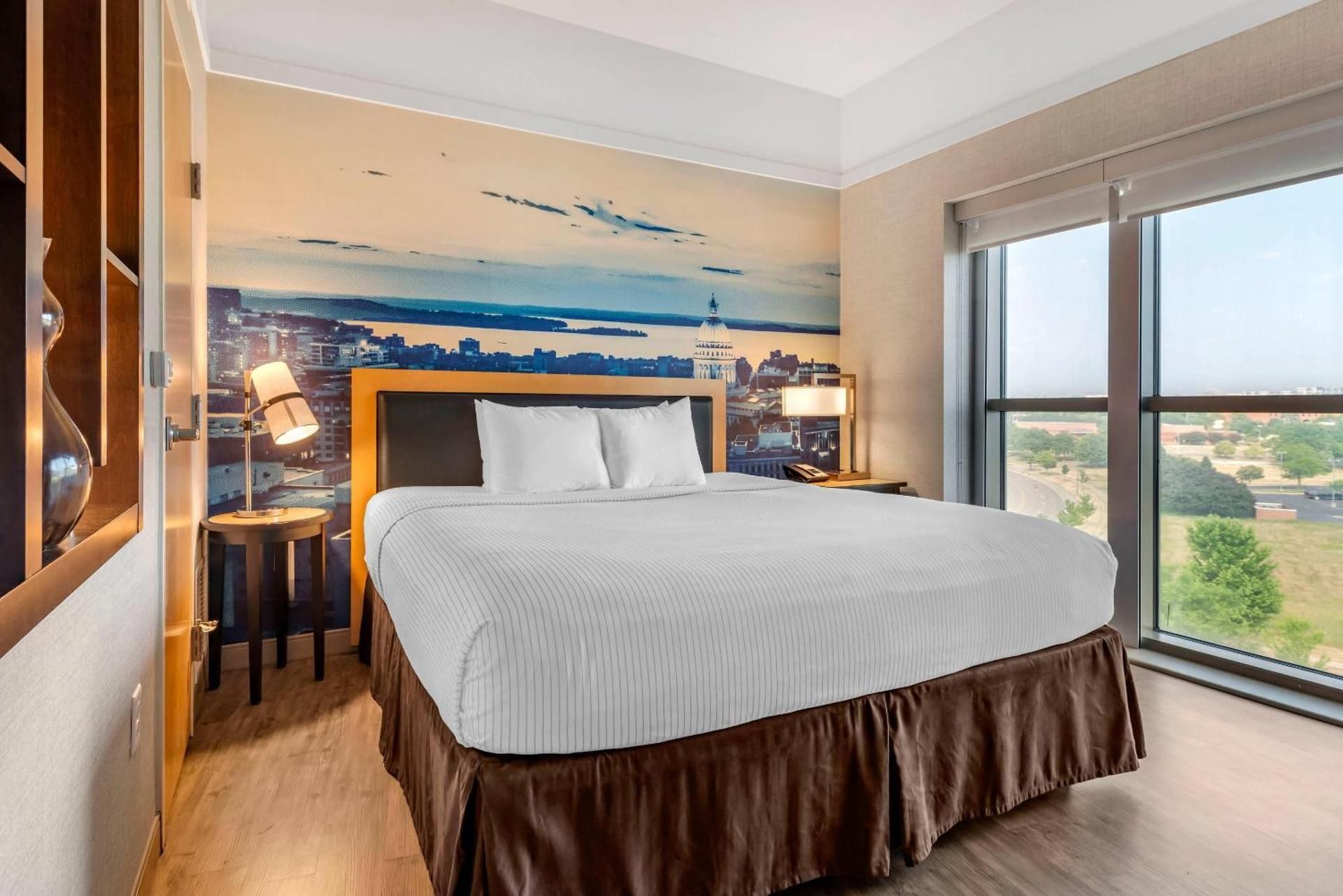 2 King Beds, Suite, Nonsmoking, Upgrade