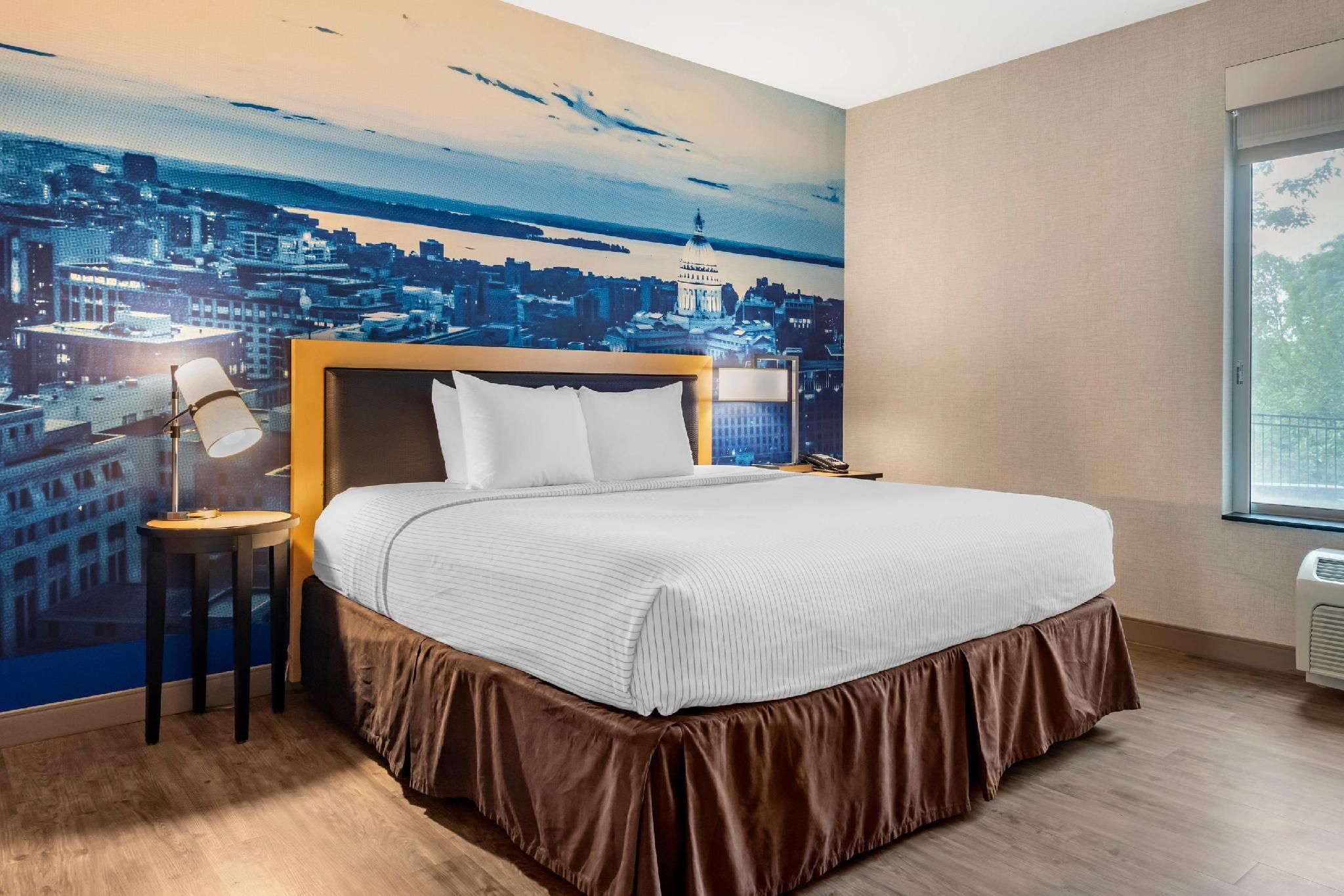 1 King Bed, Suite, Nonsmoking, Accessible, Upgrade