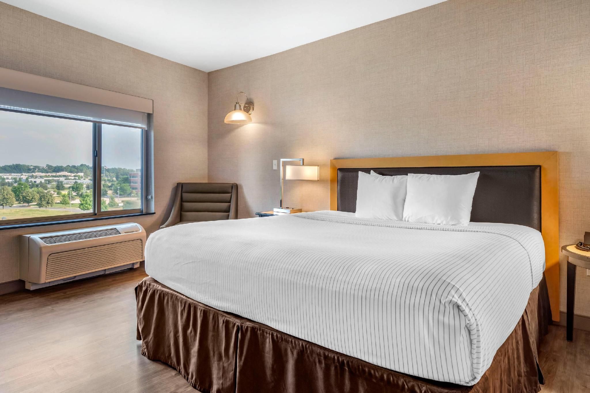 2 King Beds, Suite, Nonsmoking, Upgrade