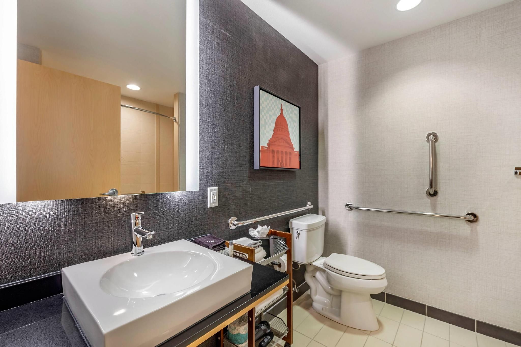 1 King Bed, Suite, Nonsmoking, Accessible
