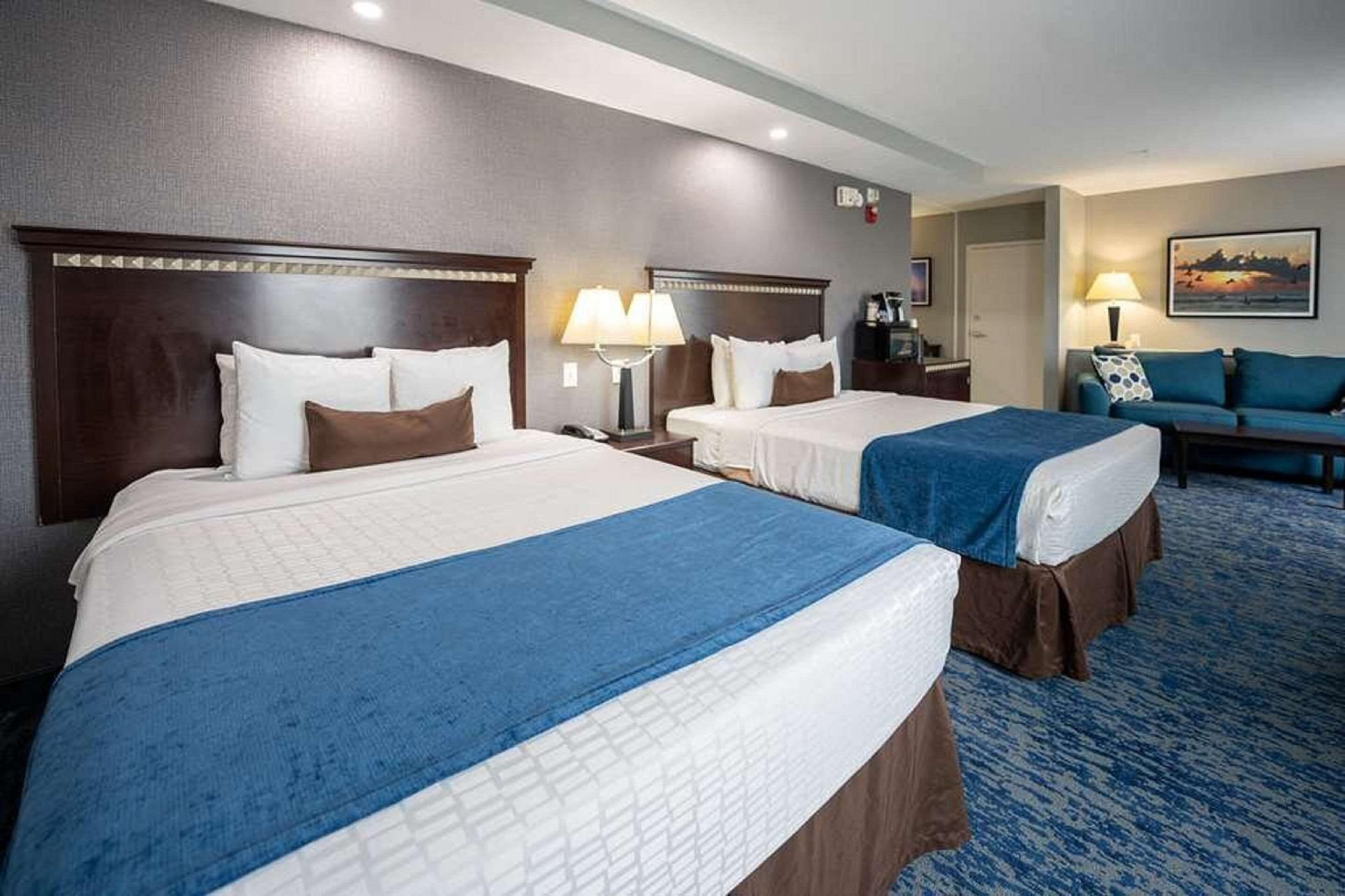 2 Queen Beds, Suite, Nonsmoking