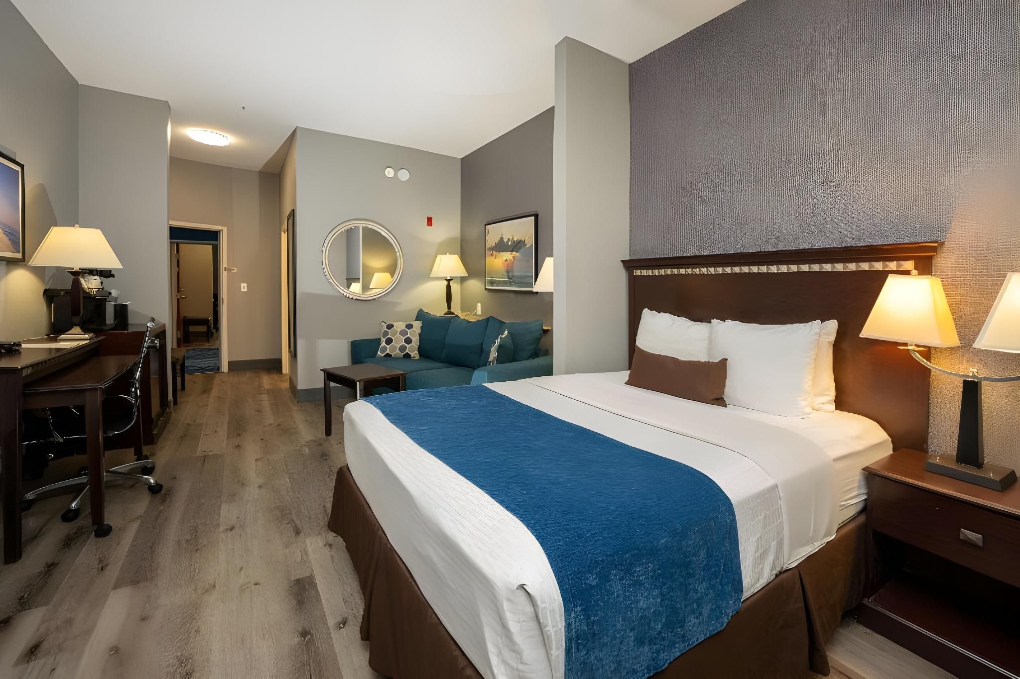 1 King Bed, Suite, Nonsmoking, Accessible