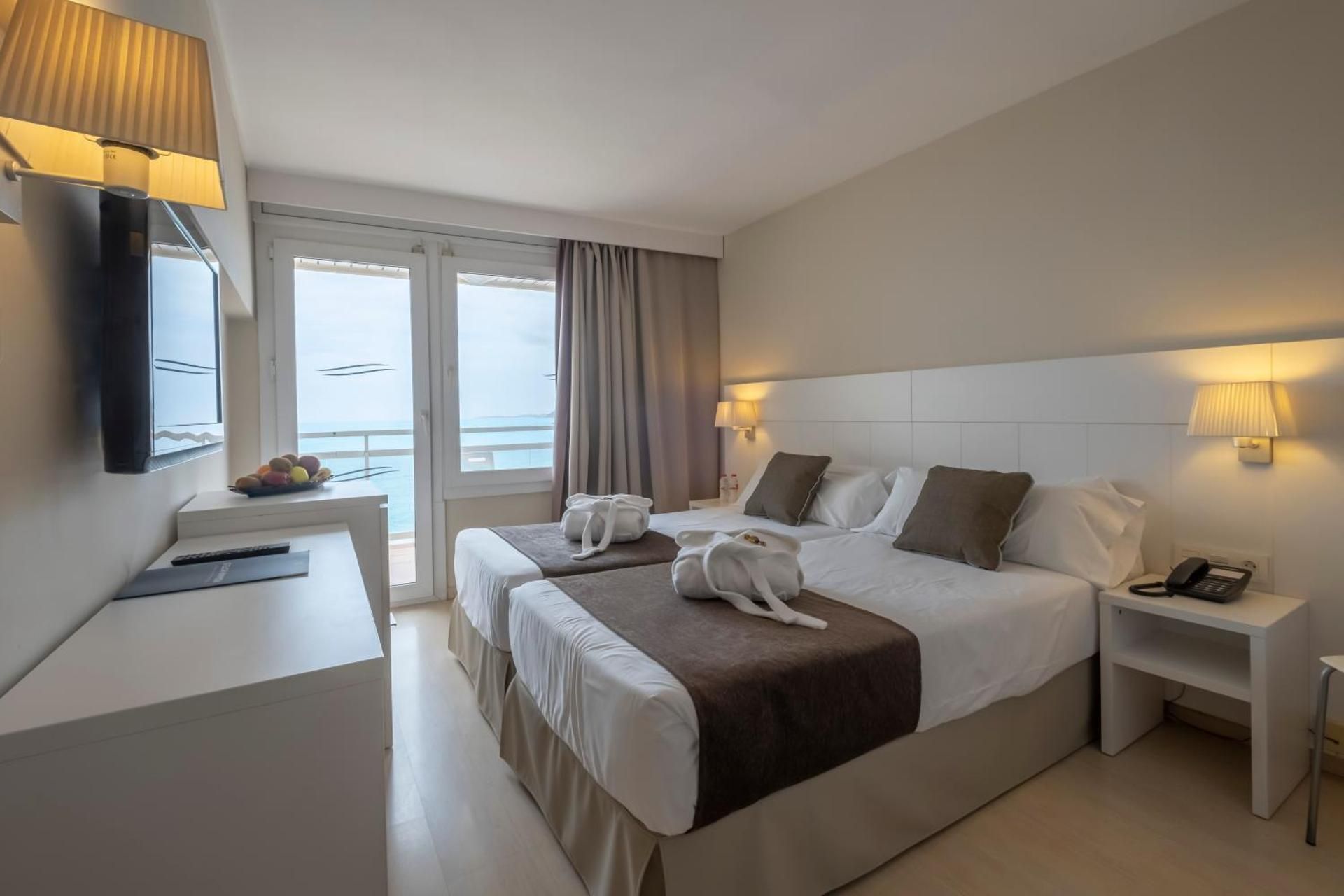 Double or Twin Room with Sea View