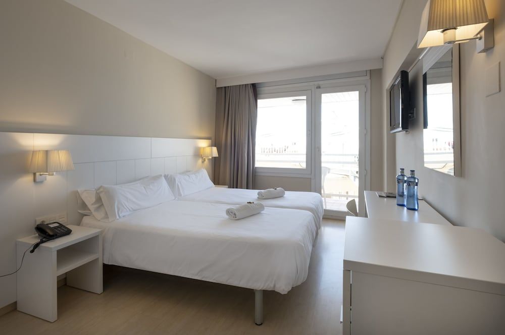 Basic Twin Room, Balcony