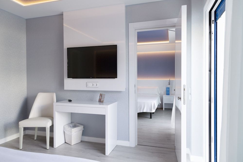 Masd Mediterráneo Hotel & Apartamentos Premier Quadruple Room (Premier Line) 3