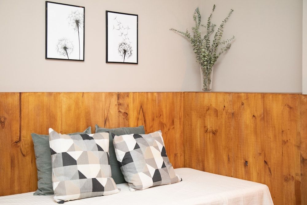 Jardinets Guest House Triple Room 15