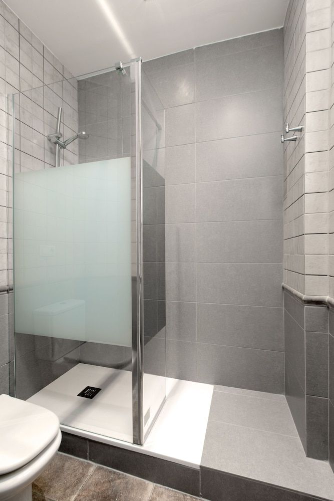 Jardinets Guest House Triple Room 20