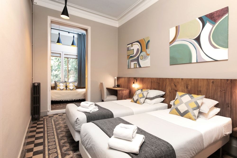 Jardinets Guest House Triple Room 6