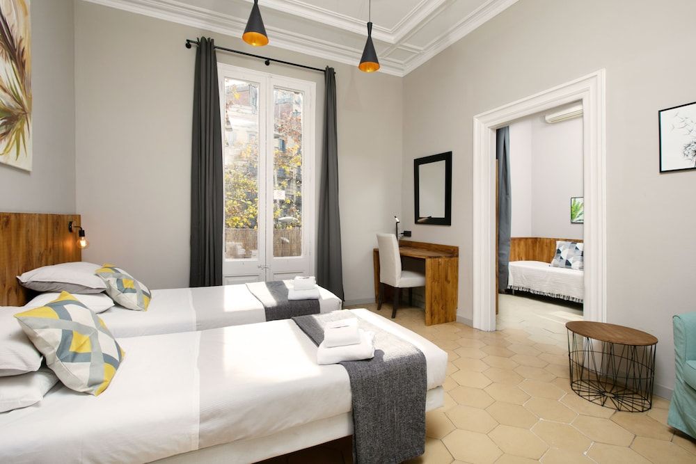 Jardinets Guest House Triple Room 12