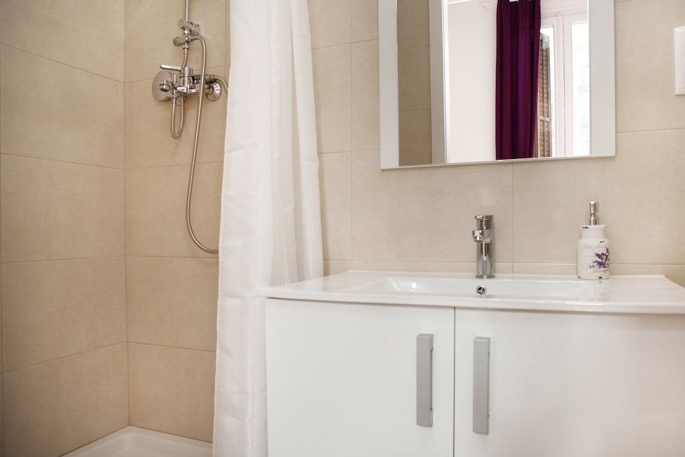 Jardinets Guest House Triple Room 18