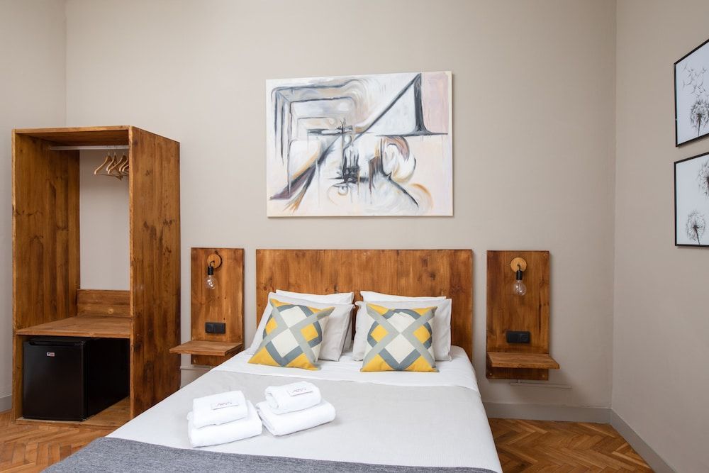 Jardinets Guest House Double Room, Ensuite 7