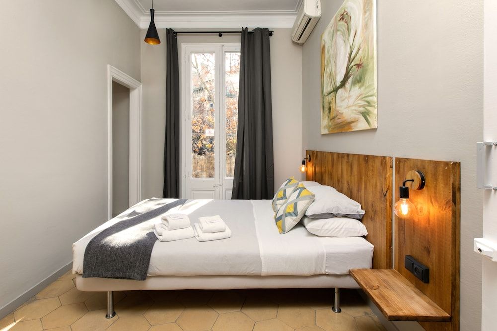 Jardinets Guest House Triple Room 5