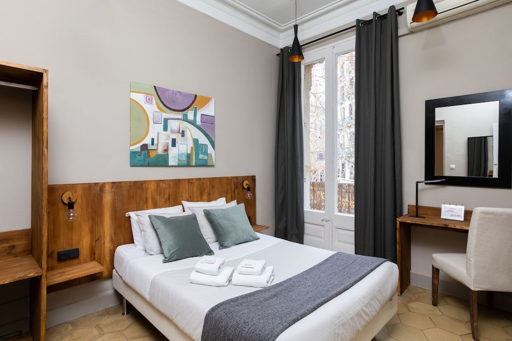 Jardinets Guest House Double Room, Ensuite 6