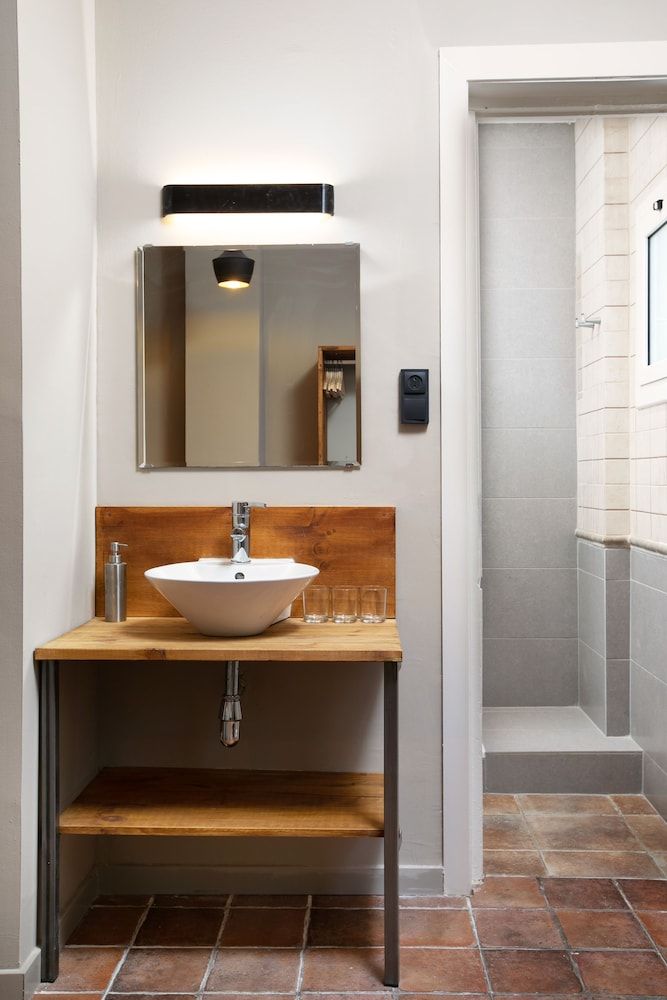 Jardinets Guest House Triple Room 19