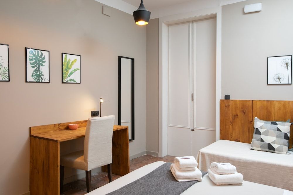 Jardinets Guest House Triple Room 23