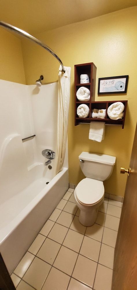 Cottonwood Inn and Conference Center Basic Room, 2 Queen Beds 7