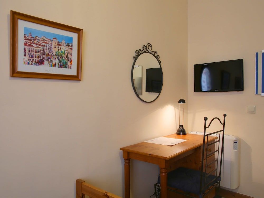 Malaga Lodge Guesthouse Double Room, Shared Bathroom 18