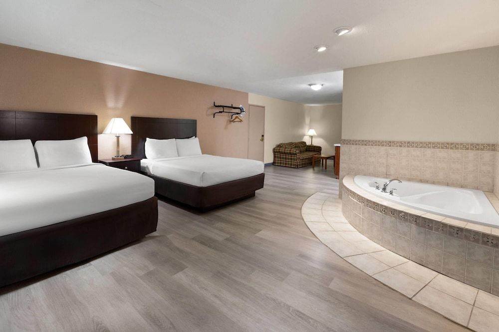 Suite, 2 Queen Beds, Non Smoking