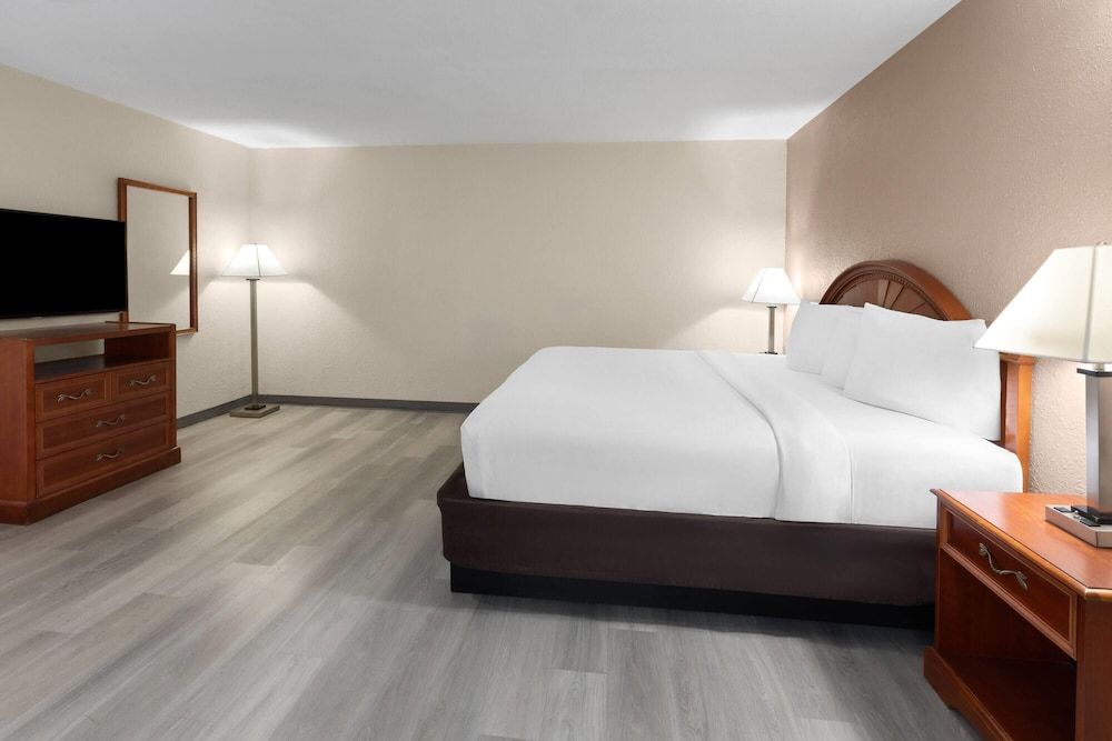 Suite, 1 King Bed, Non Smoking