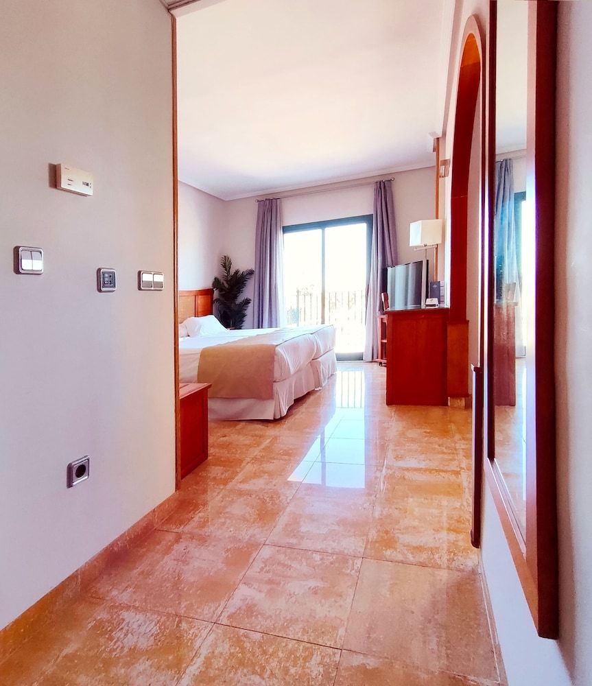 Hotel La Laguna Spa And Golf Family Suite 4